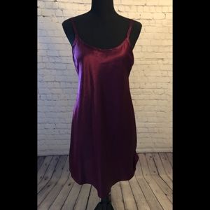 EUC Gilligan & O'Malley burgundy slip night dress - Medium